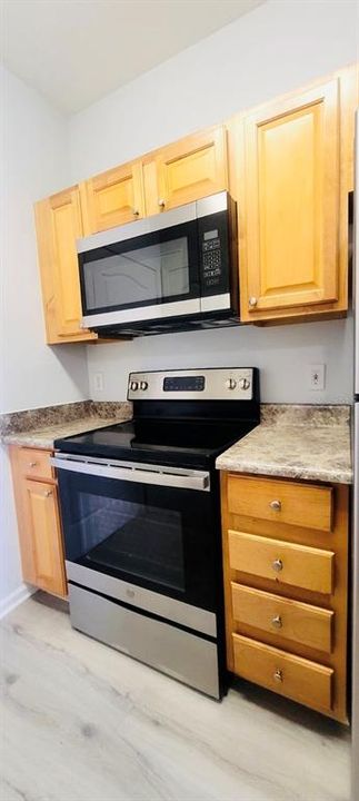 For Rent: $1,800 (2 beds, 2 baths, 983 Square Feet)