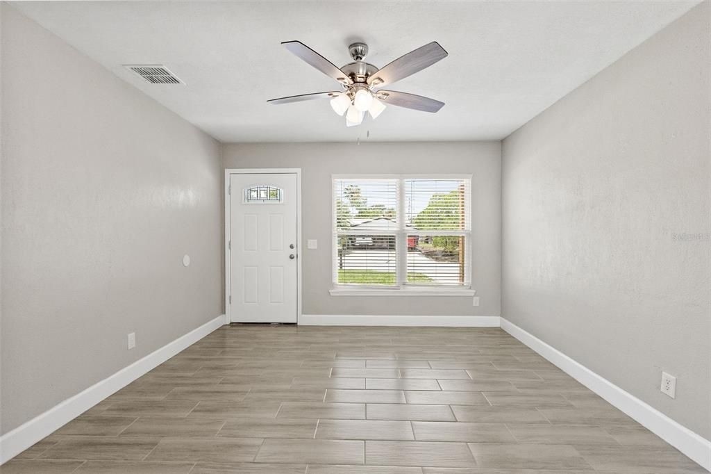 For Sale: $259,990 (3 beds, 1 baths, 864 Square Feet)