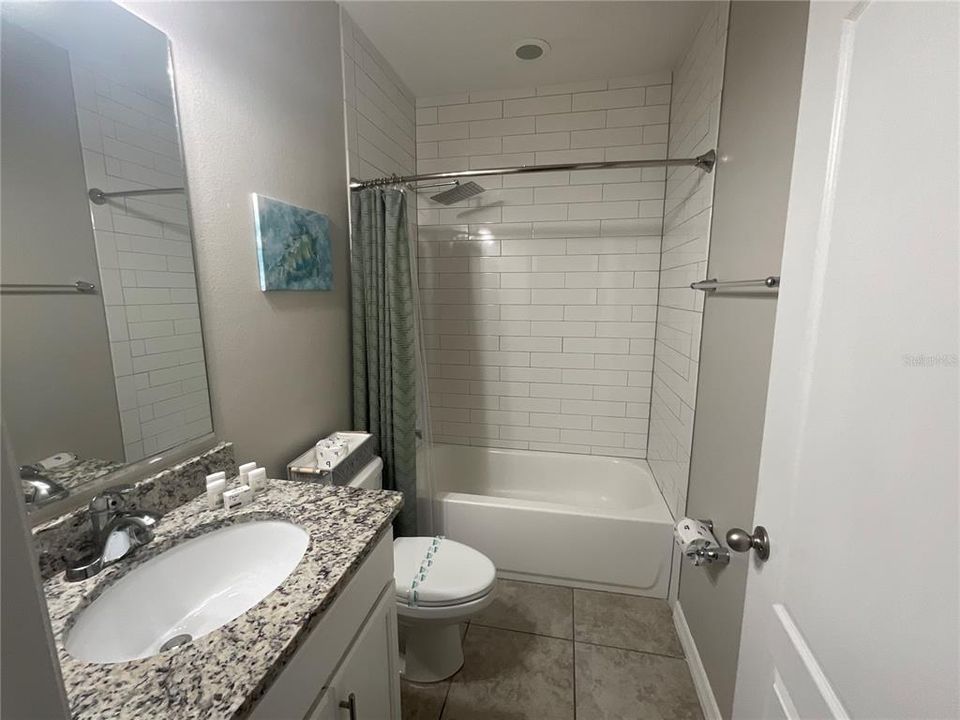 For Rent: $2,400 (3 beds, 2 baths, 1584 Square Feet)