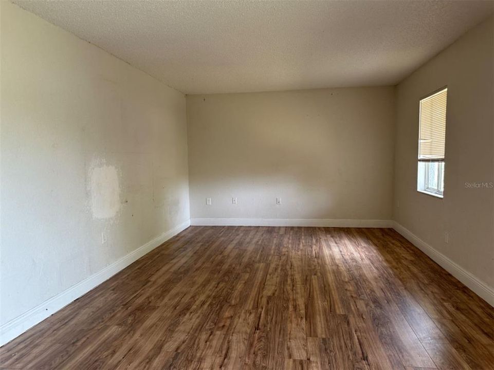 For Sale: $138,000 (2 beds, 2 baths, 976 Square Feet)