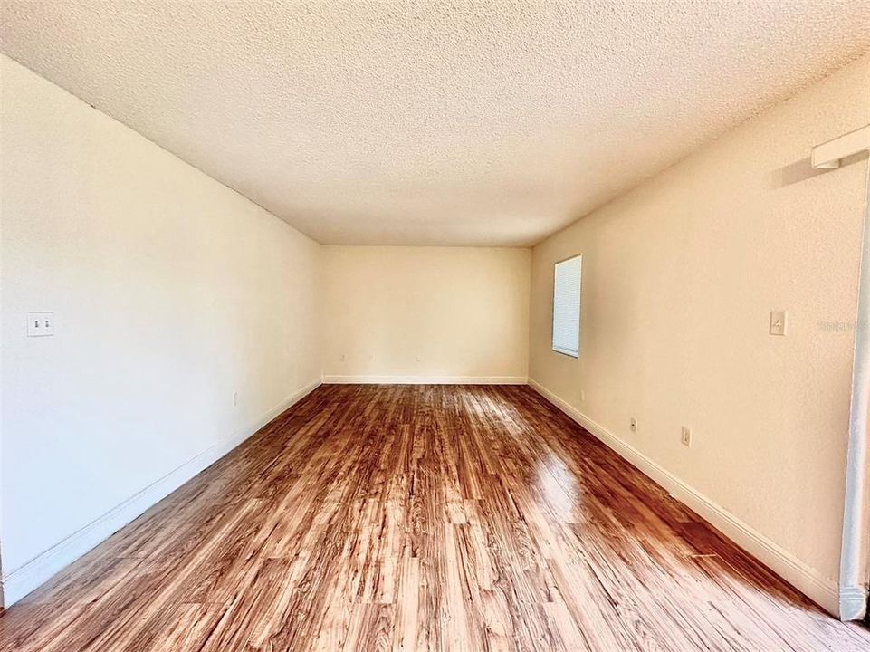 For Sale: $138,000 (2 beds, 2 baths, 976 Square Feet)