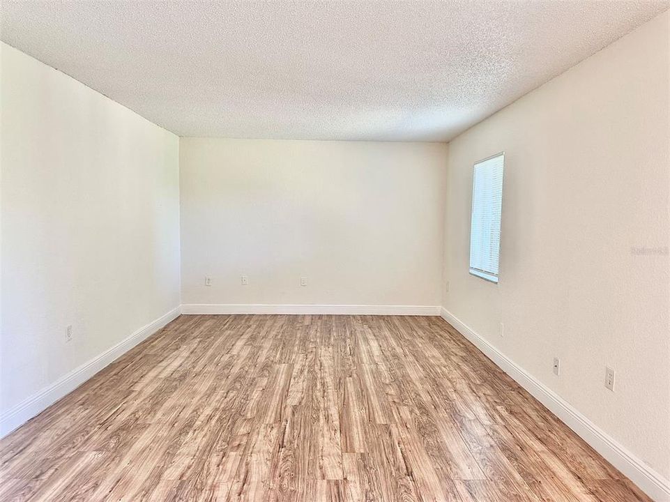 For Sale: $138,000 (2 beds, 2 baths, 976 Square Feet)