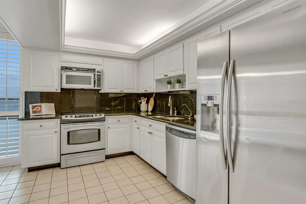 For Sale: $825,000 (2 beds, 2 baths, 1702 Square Feet)