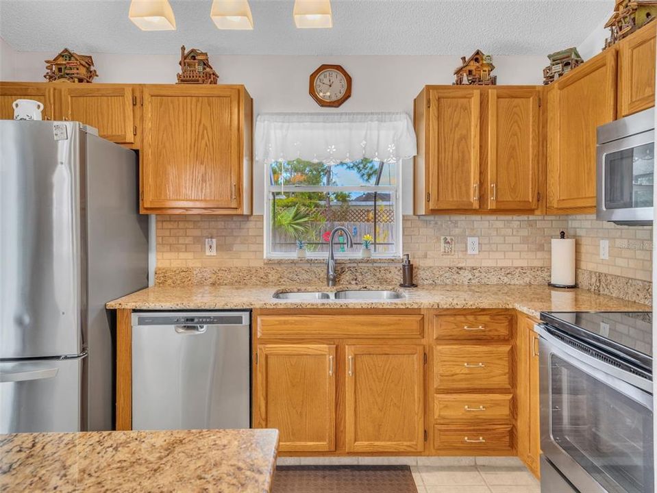 For Sale: $447,900 (3 beds, 2 baths, 1211 Square Feet)