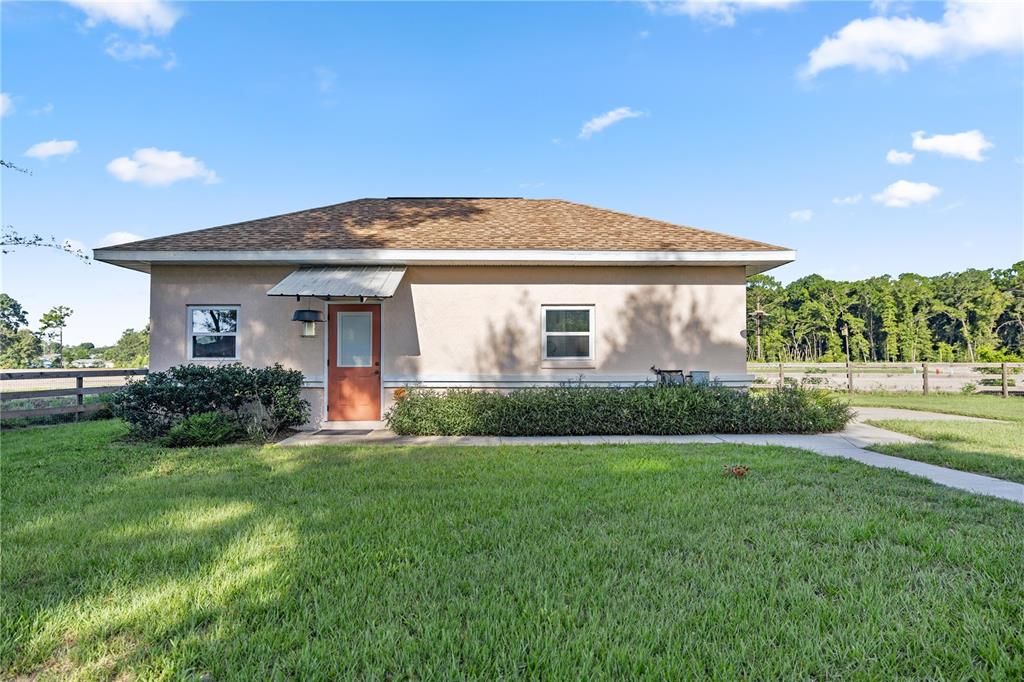 Active With Contract: $350,000 (3 beds, 2 baths, 1558 Square Feet)