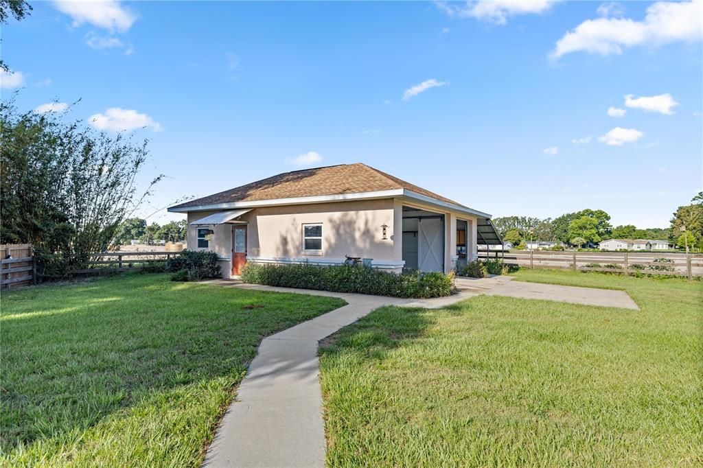 Active With Contract: $350,000 (3 beds, 2 baths, 1558 Square Feet)