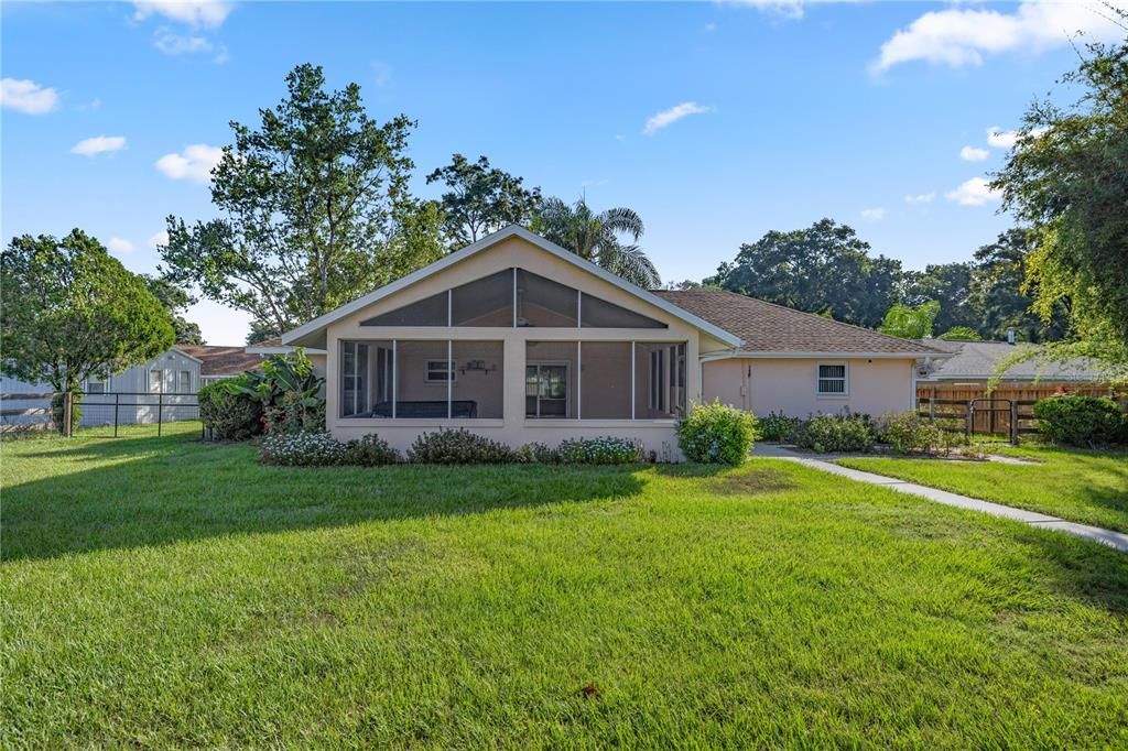 Active With Contract: $350,000 (3 beds, 2 baths, 1558 Square Feet)