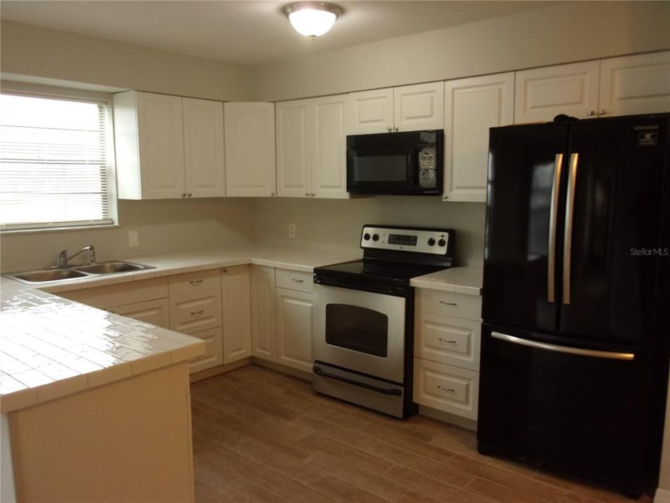 Active With Contract: $167,500 (2 beds, 2 baths, 864 Square Feet)