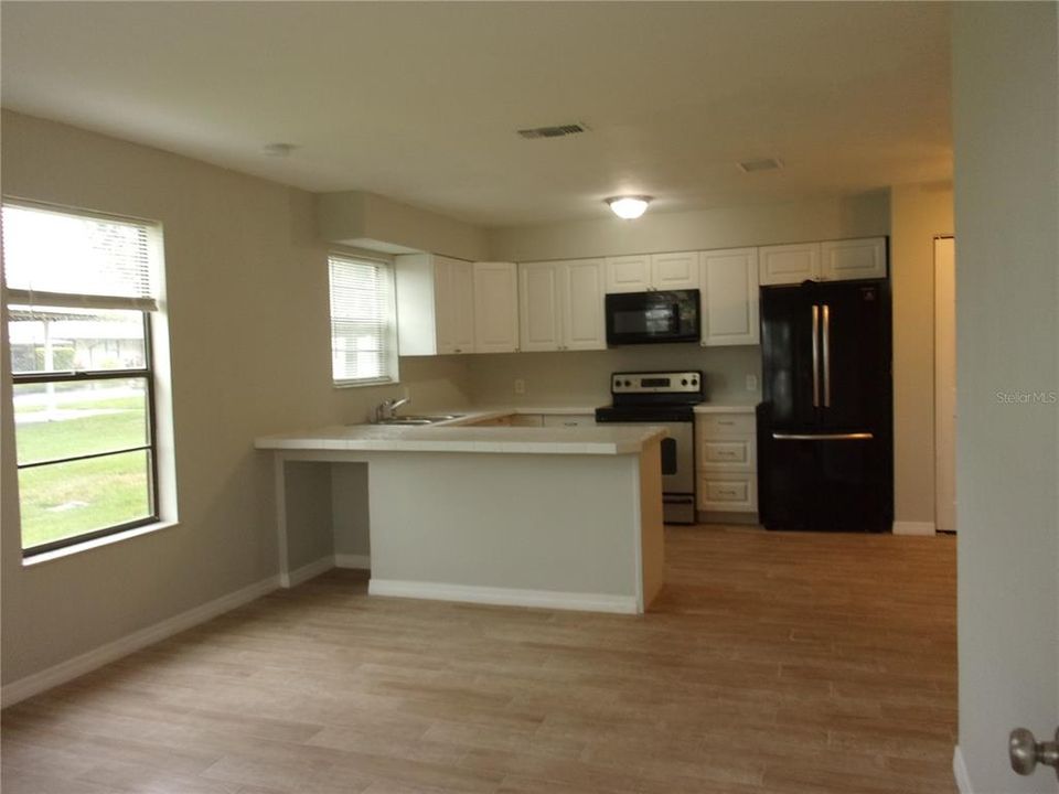 Active With Contract: $167,500 (2 beds, 2 baths, 864 Square Feet)