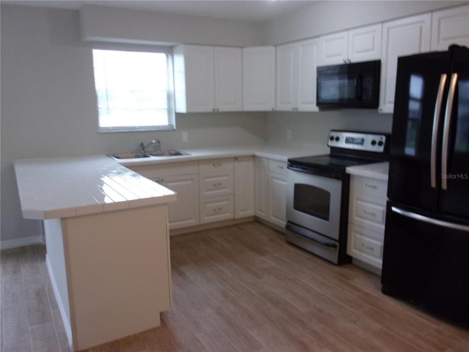 Active With Contract: $167,500 (2 beds, 2 baths, 864 Square Feet)