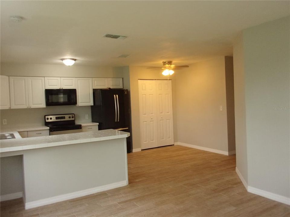 Active With Contract: $167,500 (2 beds, 2 baths, 864 Square Feet)