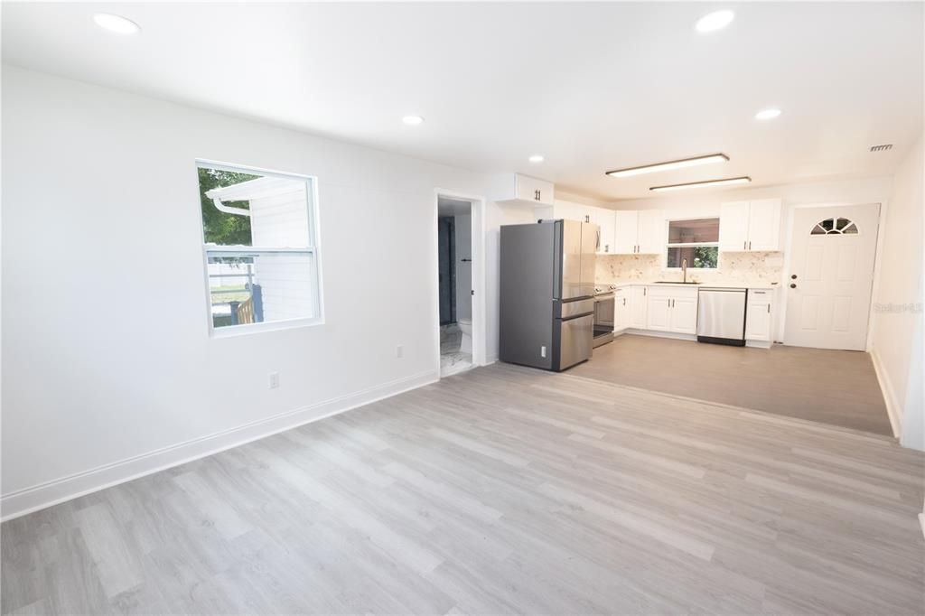 For Sale: $264,900 (2 beds, 2 baths, 755 Square Feet)