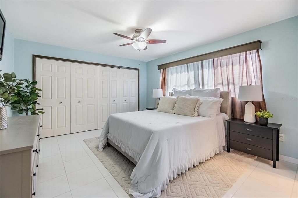 Active With Contract: $444,900 (2 beds, 2 baths, 1482 Square Feet)