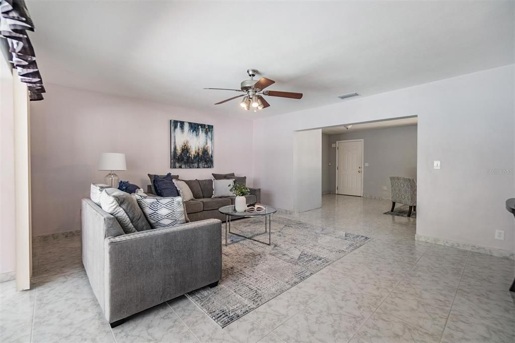 Active With Contract: $444,900 (2 beds, 2 baths, 1482 Square Feet)