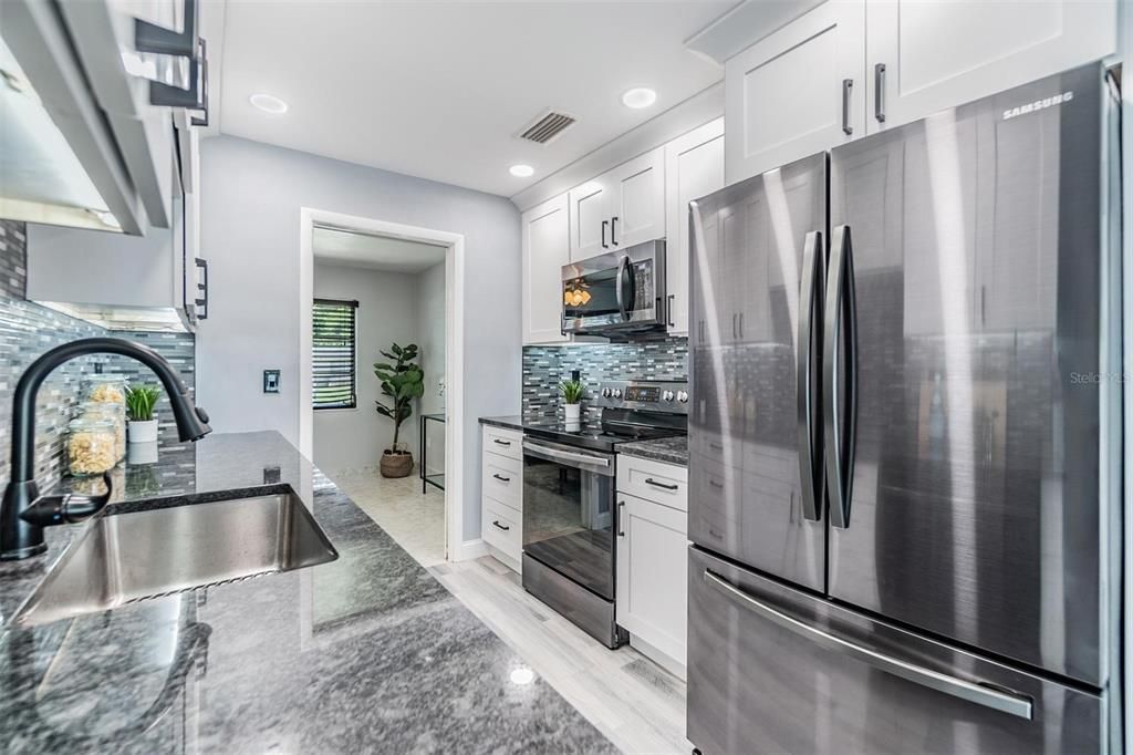 Active With Contract: $444,900 (2 beds, 2 baths, 1482 Square Feet)