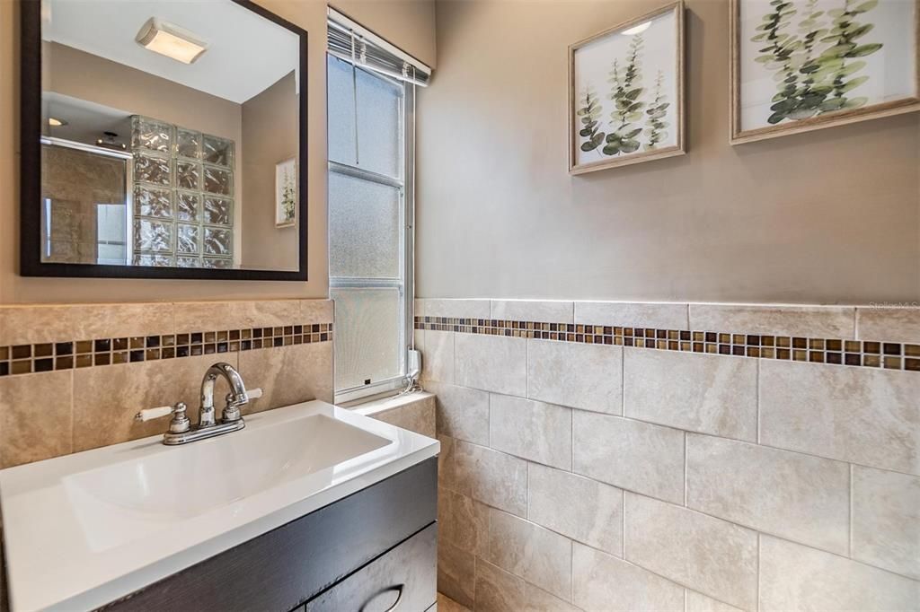 Active With Contract: $444,900 (2 beds, 2 baths, 1482 Square Feet)