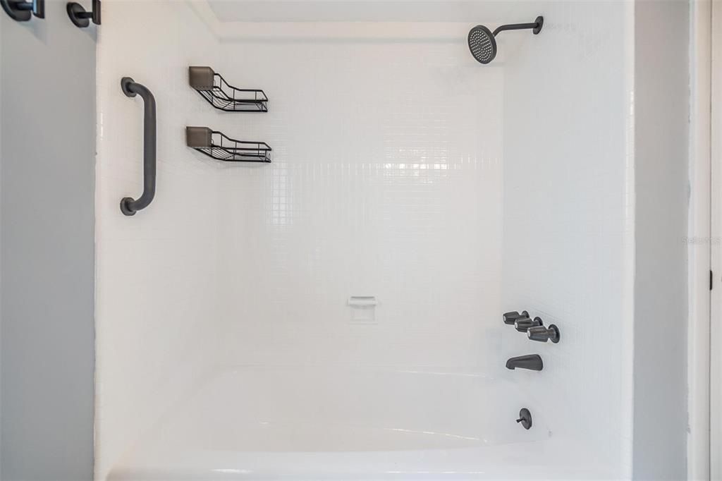 Active With Contract: $444,900 (2 beds, 2 baths, 1482 Square Feet)