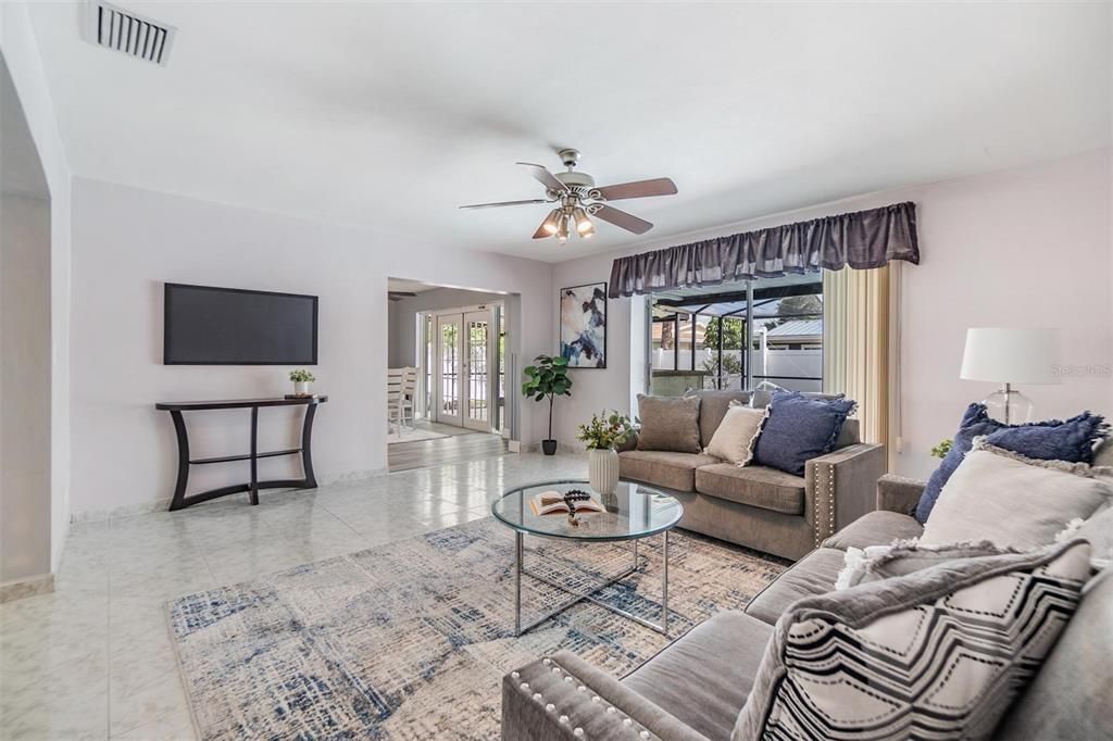 Active With Contract: $444,900 (2 beds, 2 baths, 1482 Square Feet)