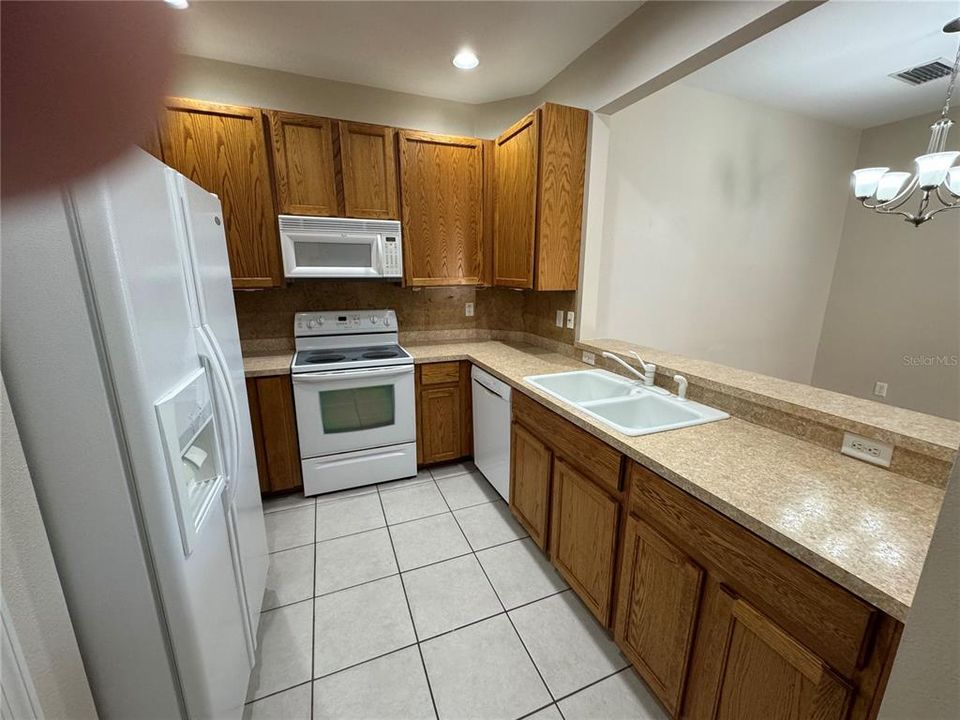 For Sale: $289,400 (3 beds, 2 baths, 1210 Square Feet)