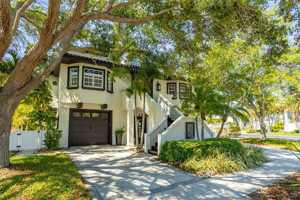 Active With Contract: $1,390,000 (5 beds, 4 baths, 3398 Square Feet)