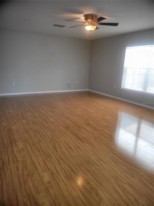 For Rent: $2,300 (3 beds, 2 baths, 2336 Square Feet)