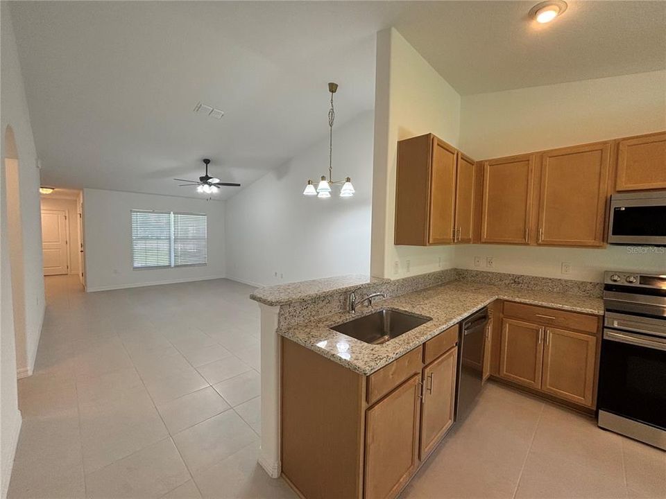 For Rent: $2,200 (4 beds, 3 baths, 1524 Square Feet)