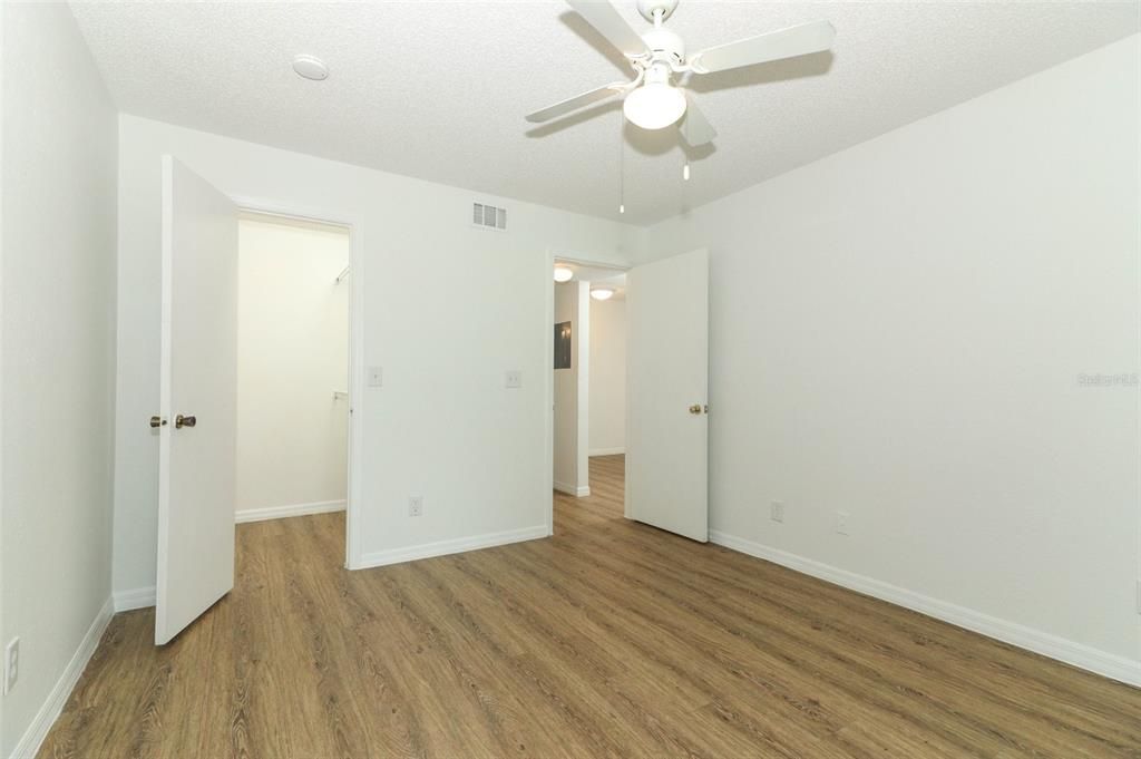 Active With Contract: $145,000 (1 beds, 1 baths, 735 Square Feet)