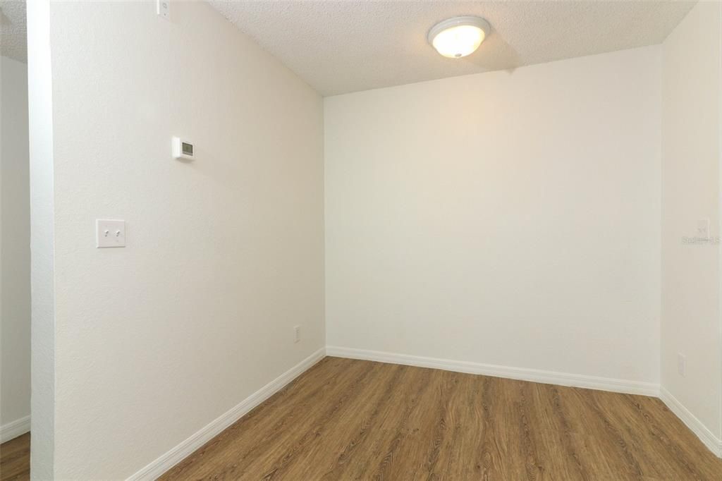 Active With Contract: $145,000 (1 beds, 1 baths, 735 Square Feet)