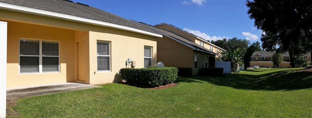 Active With Contract: $1,895 (2 beds, 2 baths, 1199 Square Feet)
