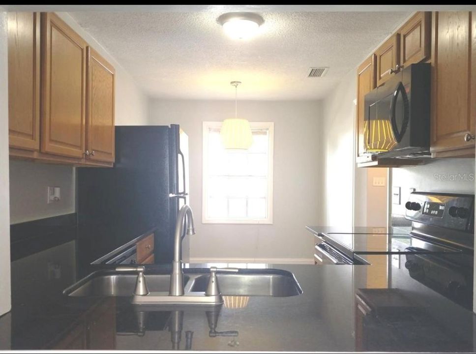 For Sale: $529,900 (2 beds, 1 baths, 1022 Square Feet)