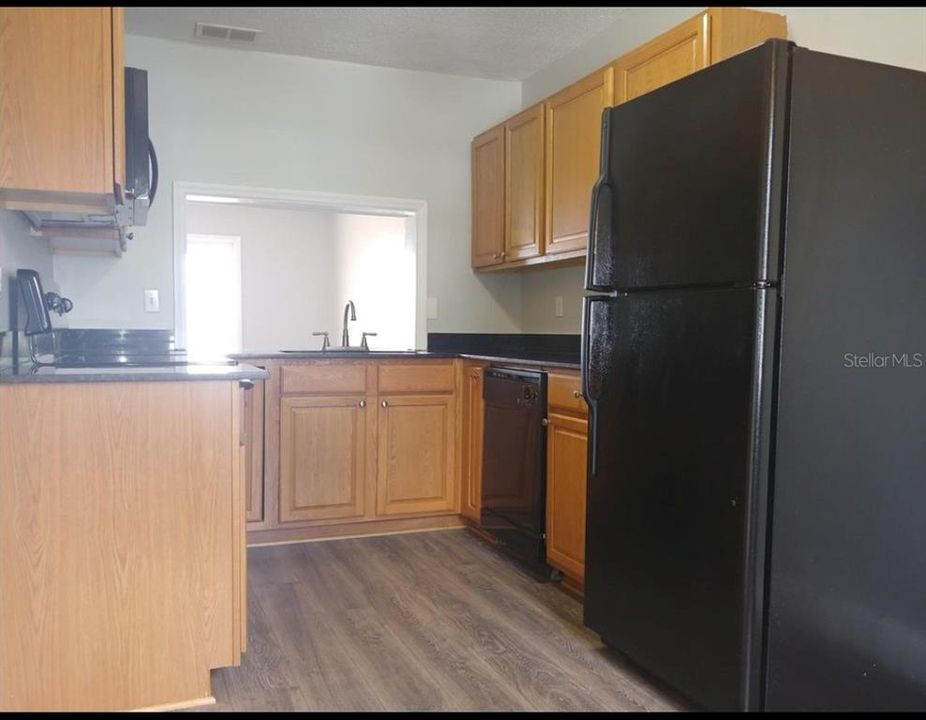 For Sale: $529,900 (2 beds, 1 baths, 1022 Square Feet)