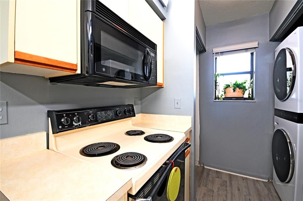 For Sale: $525,000 (2 beds, 2 baths, 1120 Square Feet)