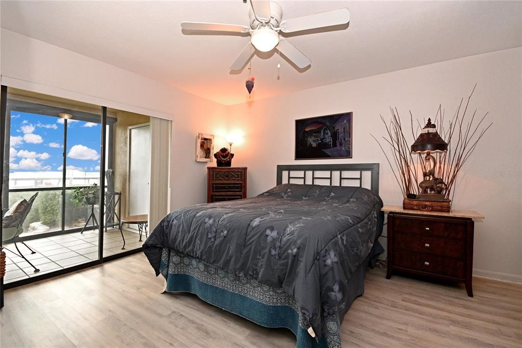 For Sale: $525,000 (2 beds, 2 baths, 1120 Square Feet)