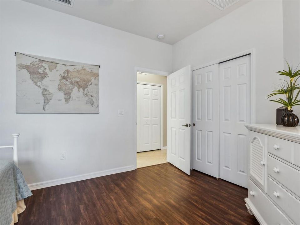 For Sale: $349,900 (2 beds, 2 baths, 1449 Square Feet)
