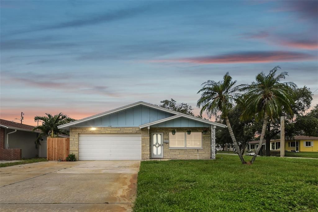 Active With Contract: $400,000 (3 beds, 2 baths, 1520 Square Feet)