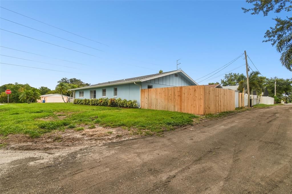 Active With Contract: $400,000 (3 beds, 2 baths, 1520 Square Feet)