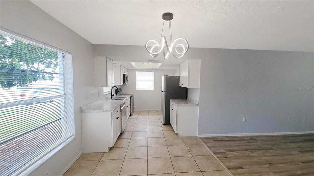 For Rent: $1,999 (2 beds, 2 baths, 1484 Square Feet)