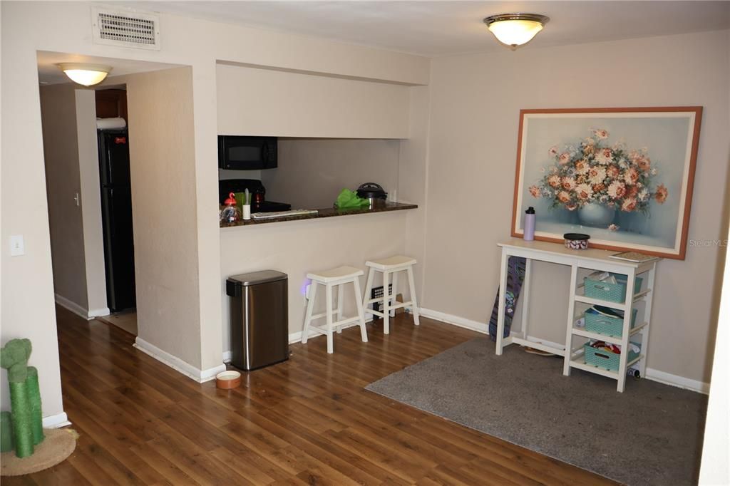 Recently Rented: $1,495 (2 beds, 1 baths, 884 Square Feet)