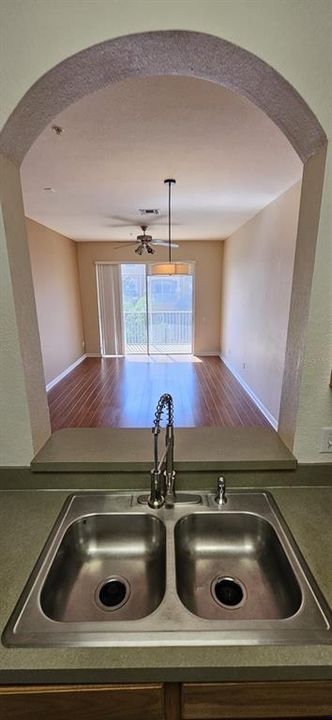 For Rent: $1,750 (2 beds, 2 baths, 1112 Square Feet)