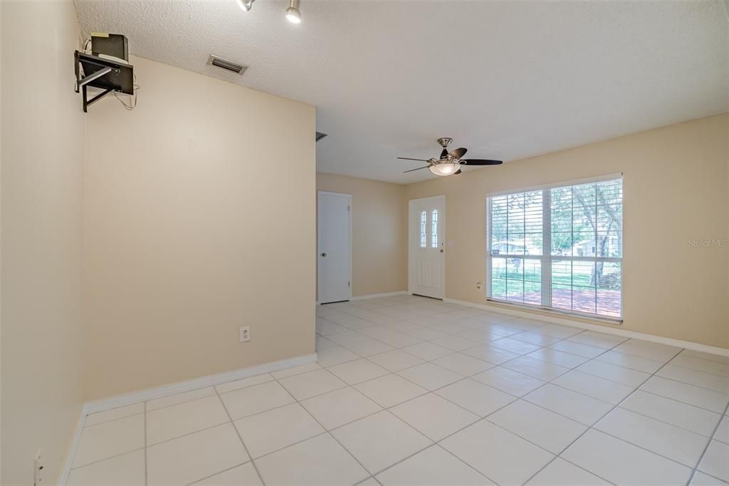 Active With Contract: $370,000 (3 beds, 2 baths, 1518 Square Feet)