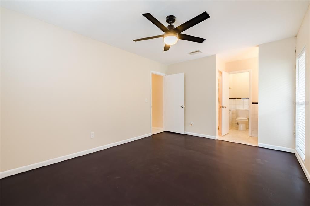 Active With Contract: $370,000 (3 beds, 2 baths, 1518 Square Feet)