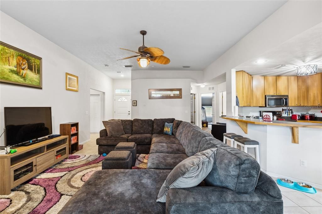 For Sale: $374,900 (3 beds, 2 baths, 1555 Square Feet)