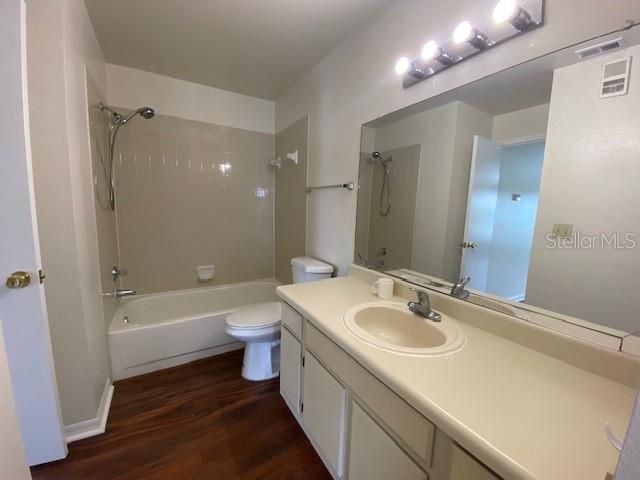 For Rent: $1,800 (2 beds, 2 baths, 934 Square Feet)
