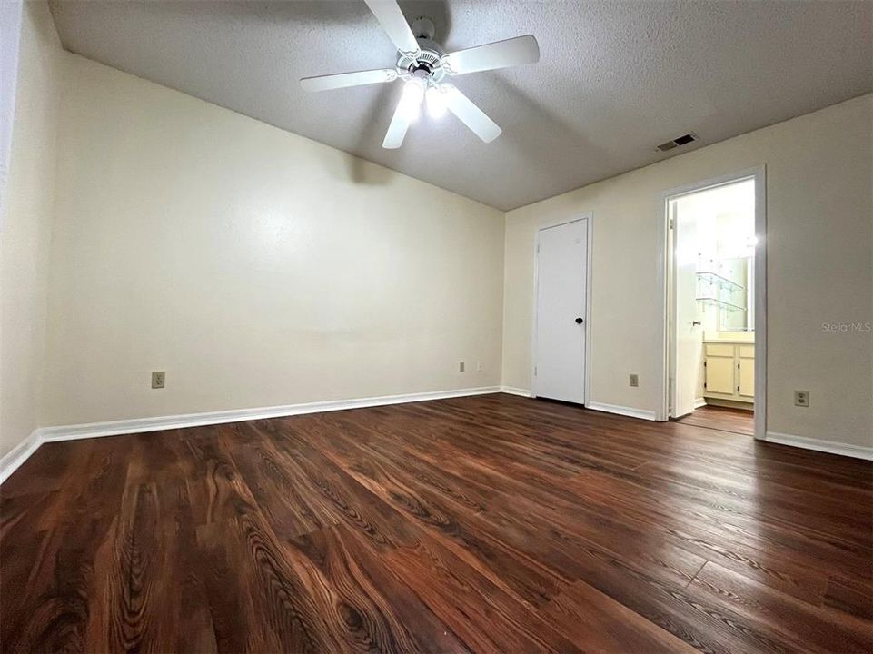 For Rent: $1,800 (2 beds, 2 baths, 934 Square Feet)