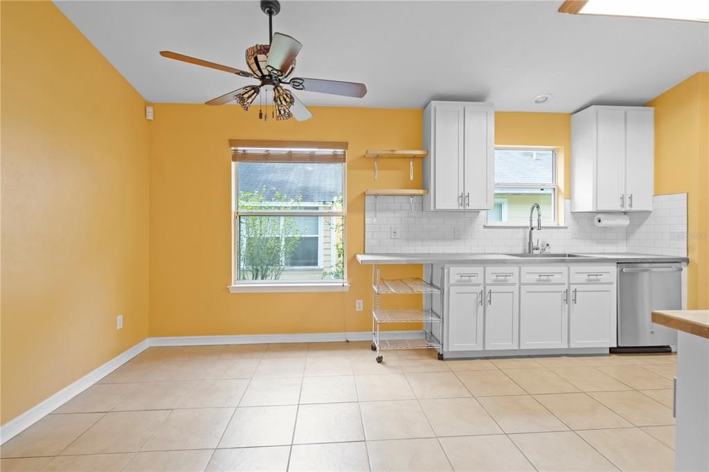 For Sale: $289,900 (3 beds, 2 baths, 1364 Square Feet)