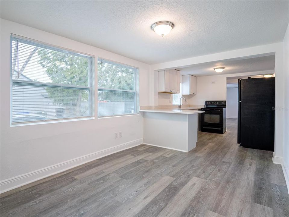 For Sale: $286,999 (3 beds, 1 baths, 932 Square Feet)