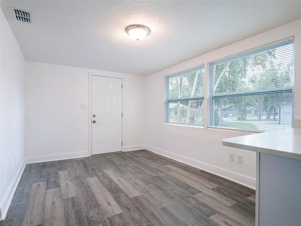 For Sale: $287,499 (3 beds, 1 baths, 932 Square Feet)