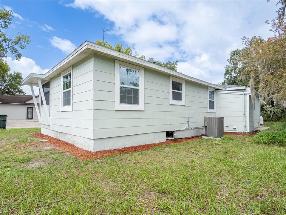 For Sale: $287,499 (3 beds, 1 baths, 932 Square Feet)