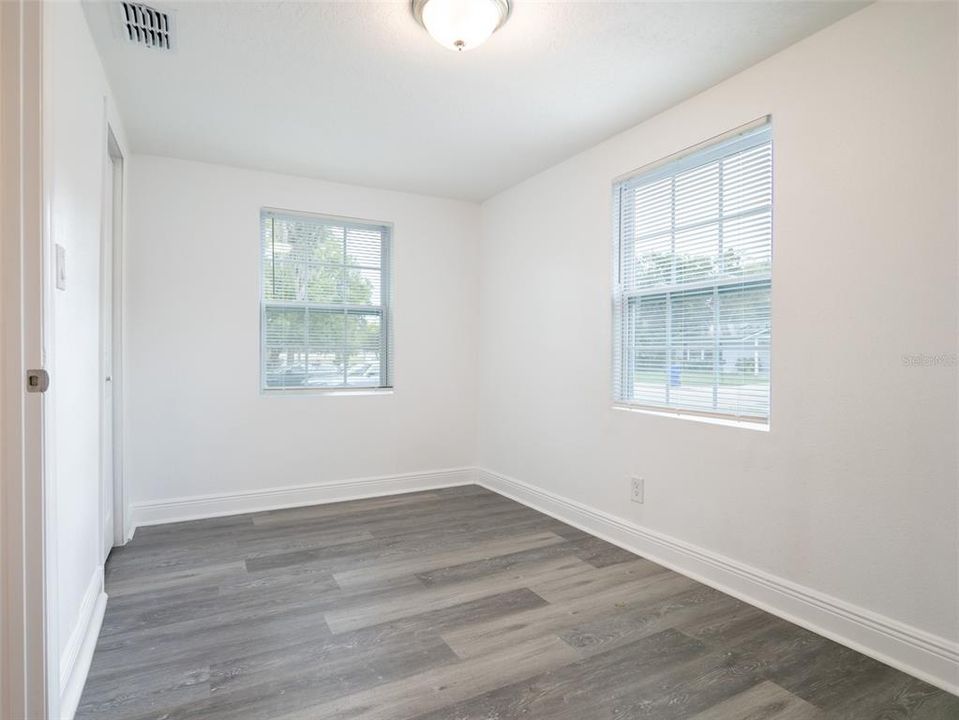 For Sale: $286,999 (3 beds, 1 baths, 932 Square Feet)