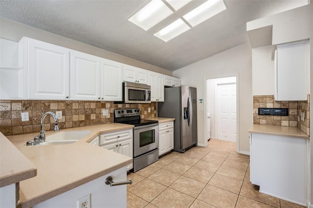 For Sale: $385,000 (3 beds, 3 baths, 2015 Square Feet)